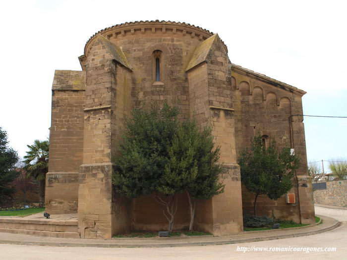 CABECERA Y ESTRUCTURAS ADOSADAS AL NORTE